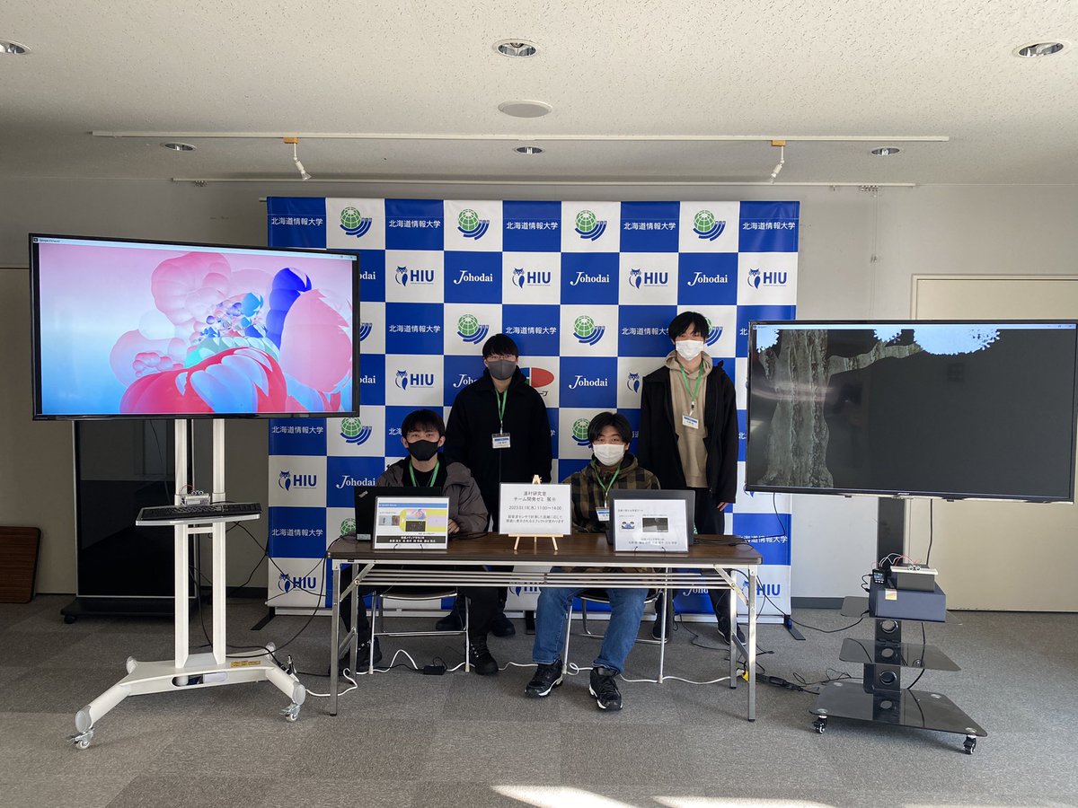 インタラクティブ作品の展示を行った3年生