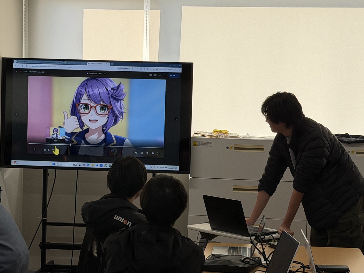 生成AI動画を使った自己紹介の様子